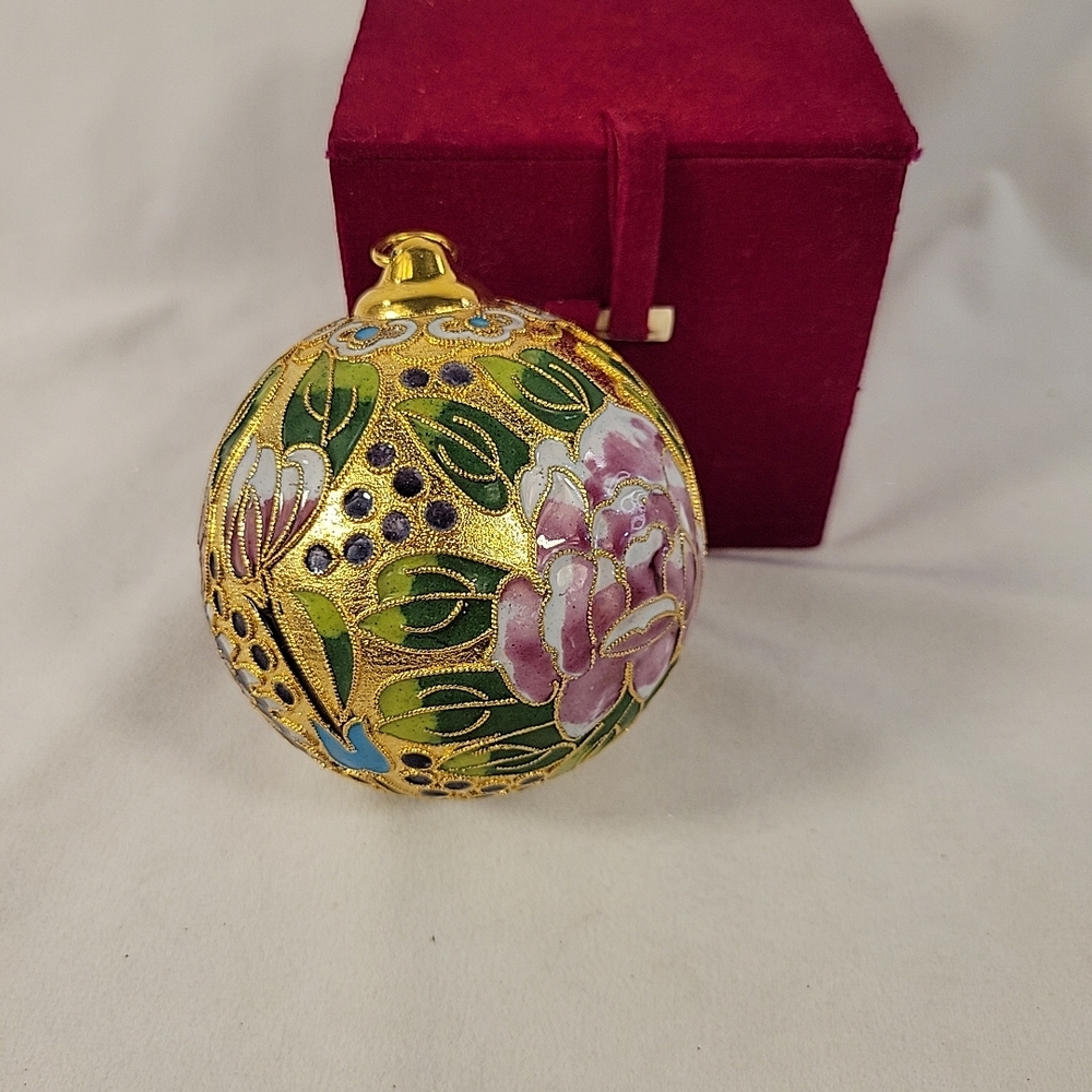 Victorian Enamel Cloisonné Round Floral Ornament Pink Green Gold.